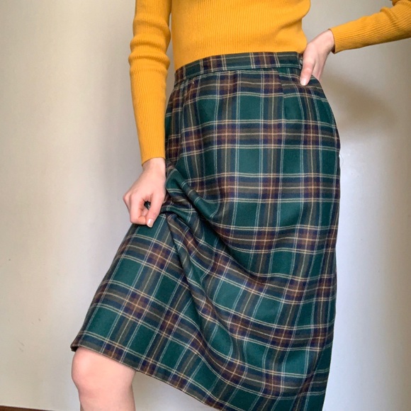 Vintage green plaid wool skirt - Picture 2 of 4
